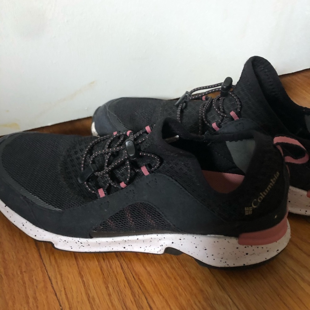 Columbia sneakers- ships in Columbia shoe box